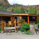 yellowstone lodging elephant head lodge entrance